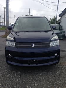 2005 Toyota Voxy