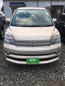 2005 Toyota Voxy